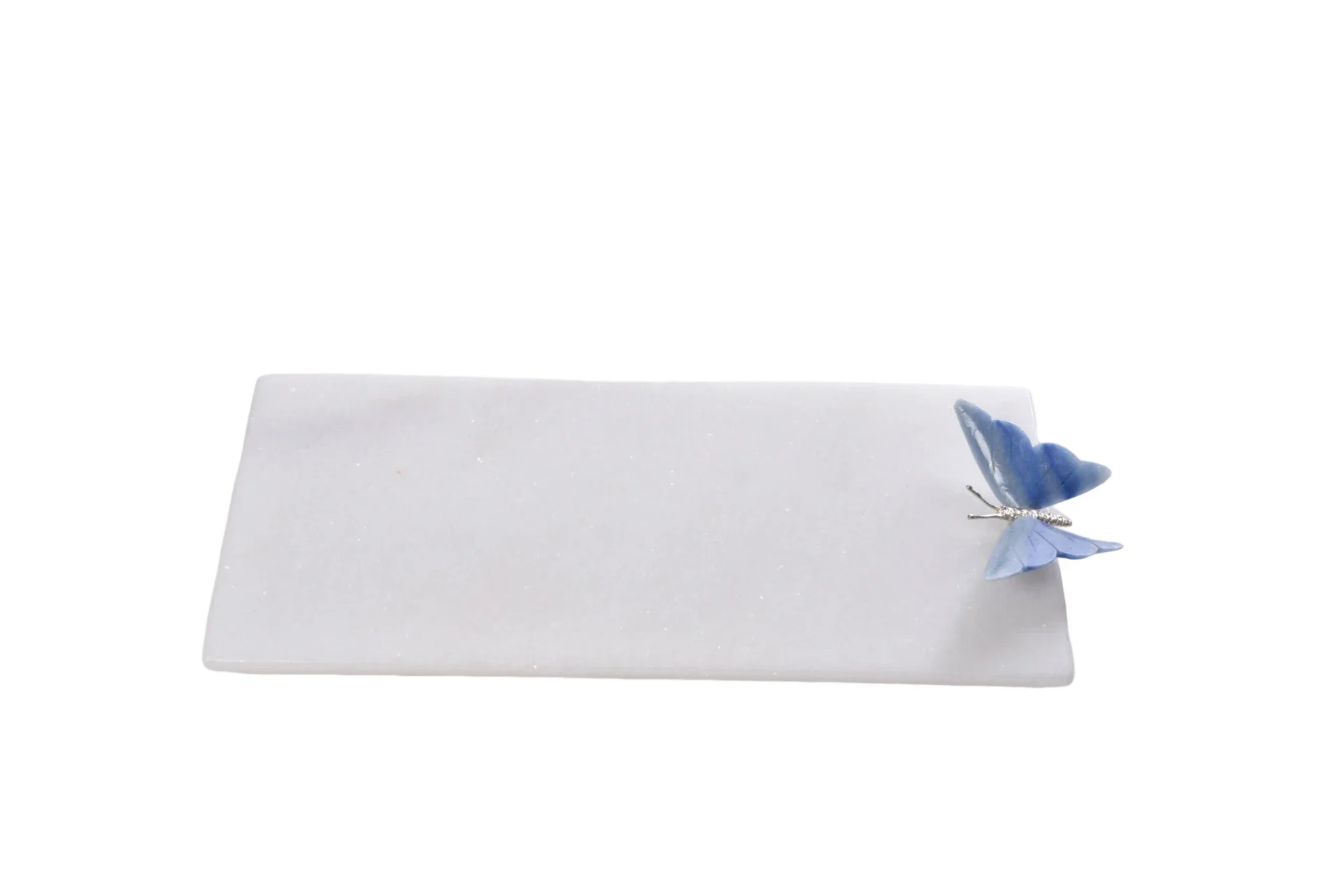 Bandeja retangular em mármore branco com borboleta azul clara